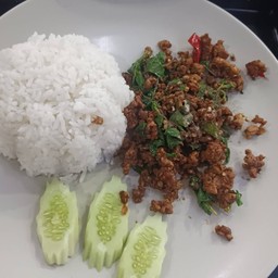 กะเพราหมูสับราดข้าว