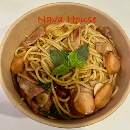 สปาเก็ตตี้ผัดพริกแห้งเบคอน+ไส้กรอก