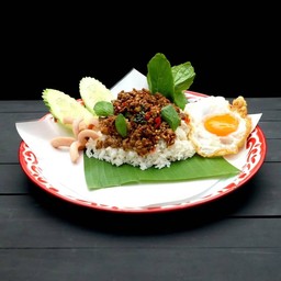 ข้าวกะเพราหมูสับ + ไข่ดาว