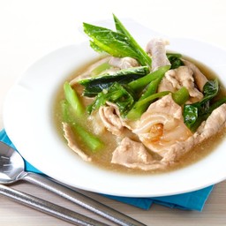 ราดหน้าเส้นใหญ่หมู