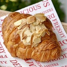 Almond Croissant | ครัวซองต์อัลมอนด์