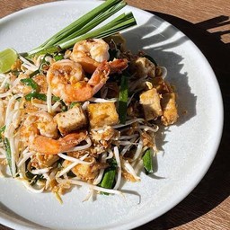 ผัดไทยกุ้งสด [ ไร้เส้น ]