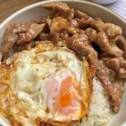 ครัวจีวาข้าวแกงใต้-ตามสั่ง-หมูทอด