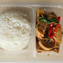 ข้าวราด ผัดกะเพราหมูยอ