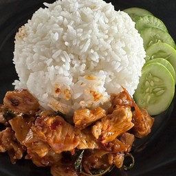 ข้าวกะเพราหมูชิ้น