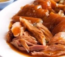 แป๊ะเบี้ยว ข้าวขาหมูหมั่นโถว สารภี เชียงใหม่