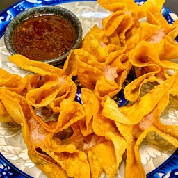 เกี๊ยวหมูทอด น้ำจิ้มแซ่บ