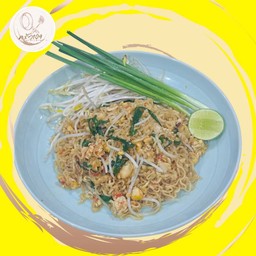 มาม่าผัดไท หมูกรอบ