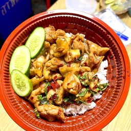 กะเพราไก่ชิ้น