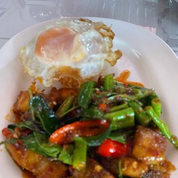 ข้าวพริกแกงหมูกรอบ