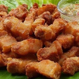 ข้าว หมูสามชั้นทอดน้ำปลาราดข้าว