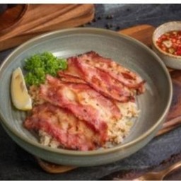 ข้าวผัดมันเนื้อและเบคอนเนื้อ