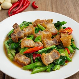 คะน้าหมูกรอบ