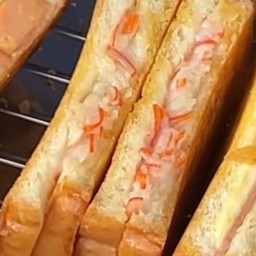 แซนวิชย่างเนย  ปูอัดมายองเนส 2 ชิ้น