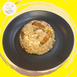 ข้าวผัดหมูกรอบ