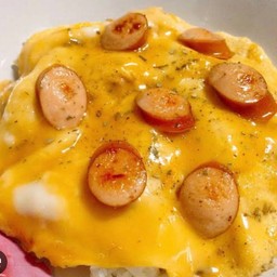 ข้าวไข่ข้นไส้กรอก