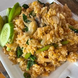 ข้าวผัดปลากระป๋อง