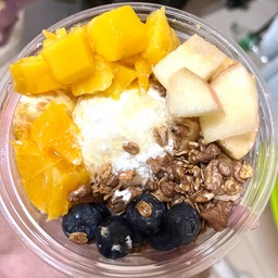 กรีกโยเกิร์ต ผลไม้ 3 อย่าง