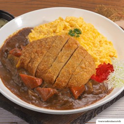 ข้าวแกงกะหรี่หมูทอดไข่ข้น