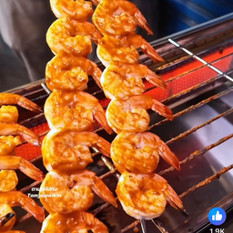 กุ้งย่าง มันกุ้ง น้ำจิ้ม ซีฟู๊ต ราดหน้าหอมกรอบ 1 ไม้ 7 ตัว