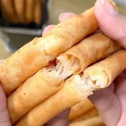 เอบิโรลกุ้งชุดละ 6 ชิ้น