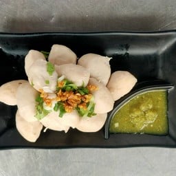 ลูกชิ้นหมู ลวกจิ้ม 14 ลูก