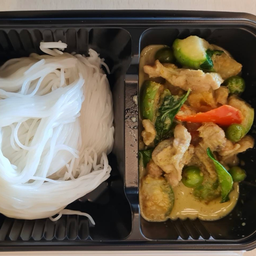 ขนมจีน กับแกงเขียวหวานไก่