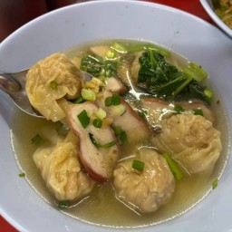 เกี๊ยวหมูแดง