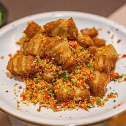 ข้าวหมูกรอบกระเทียม