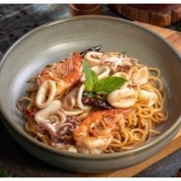 สปาเก็ตตี้ผัดพริกแห้งทะเล