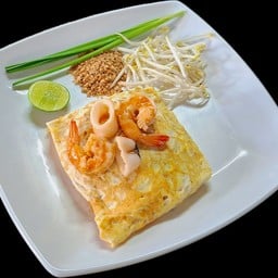 ผัดไทยห่อไข่