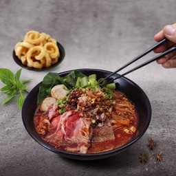 ก๋วยเตี๋ยวน้ำตกหมูู / แห้ง