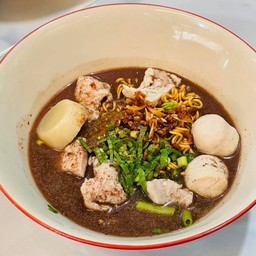 ก๋วยเตี๋ยวน้ำตกหมู
