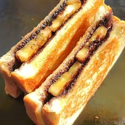 แซนวิชย่างเนย นูเทลล่า กล้วย 2ชิ้น