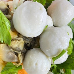 ลูกชิ้นปลากลมเยาวราชแท้ๆ ไม่คาว ไม่แข็งนุ่มๆ พร้อมน้ำจิ้มซีฟู้ดรสเด็ด