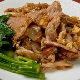 ราดหน้ายอดผักสูตร 40 ปี เทพรักษ์ มาร์เก็ต