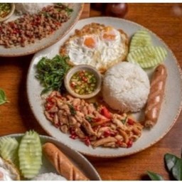 กระเพราไก่ฟูลออฟชั่น