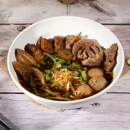 เกาเหลาเนื้อรวมพล (ใส่เครื่องใน)