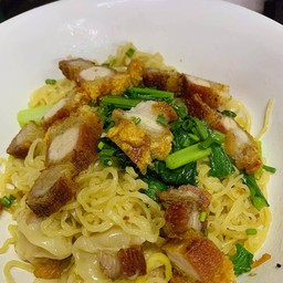 บะหมี่หมูกรอบ