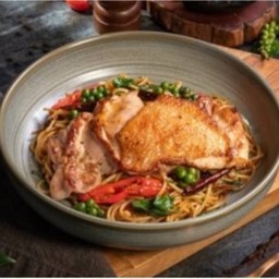 สปาเก็ตตี้ผัดขี้เมาไก่ย่าง