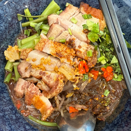 ก๋วยเตี๋ยวเรือหมูกรอบ