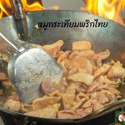 ข้าวกระเทียมพริกไทย +น้ำซุป