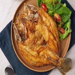 ปลากะพงตัว ทอดน้ำปลา