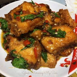 ข้าวกระเพราปลาทอด