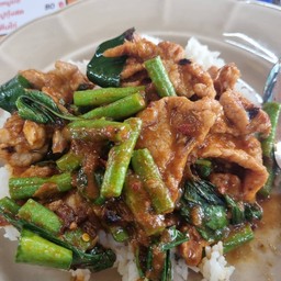 ผัดพริกแกงหมู