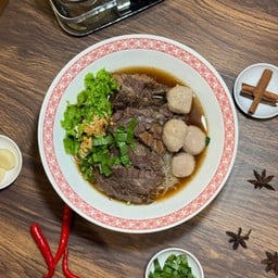 ก๋วยเตี๋ยวลิ้นตุ๋น