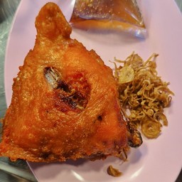 สะโพกไก่ทอด+น้ำจิ้ม+หอมเจียว