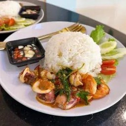 ข้าวกระเพราทะเล