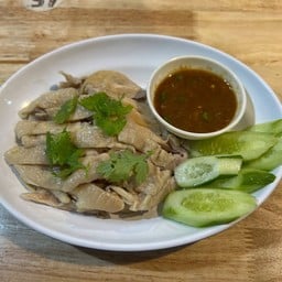 ไก่ต้มสับ พร้อมน้ำจิ้มไก่ต้ม (กับข้าว)