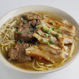 บะหมี่เนื้อตุ๋น